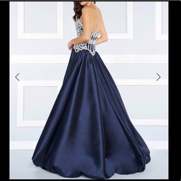 Mac Duggal Evening Dress - Picture 4 of 8